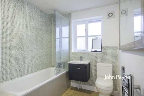 3 bedroom flat to rent, Harlinger Street London SE18