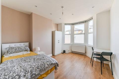 undefined, Portland Road, Kingston, Kingston upon Thames, KT1