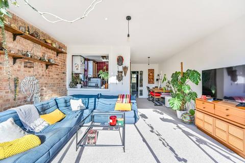 undefined, Hampton Court Road, Hampton Court, East Molesey, KT8