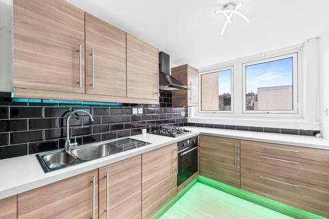 2 bedroom flat to rent, The Vennel, Linlithgow, EH49