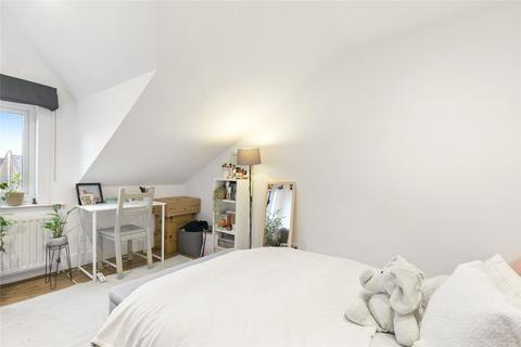 3 bedroom terraced house to rent, Birdhurst Road, Wandsworth, London, SW18