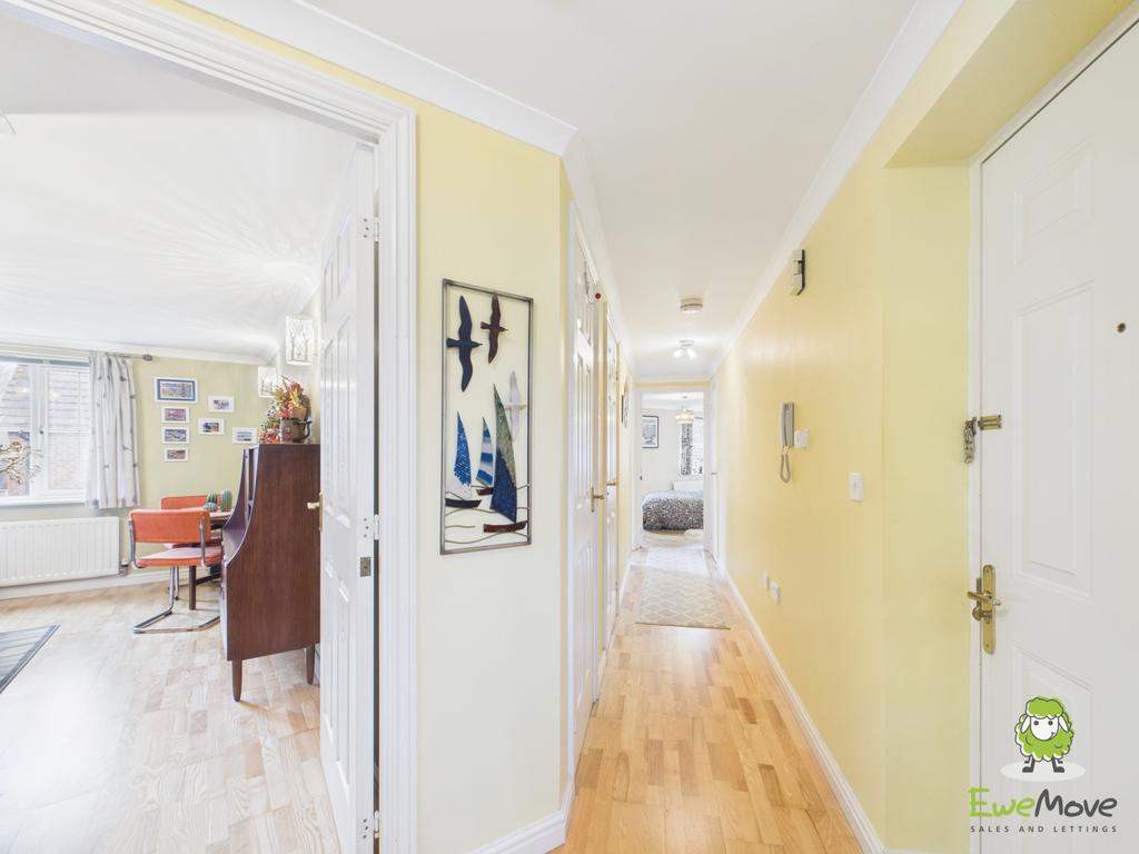 Ewe Move Estate Agents Basingstoke -Hallway