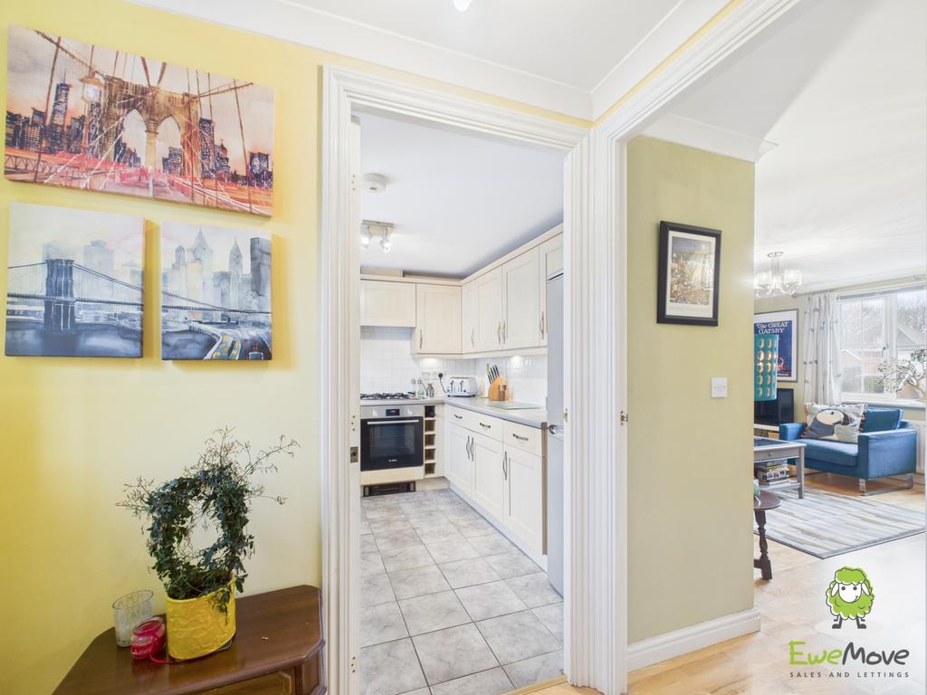 Ewe Move Estate Agents Basingstoke - Hallway