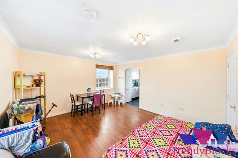 2 bedroom flat for sale, Queensberry Place, London E12