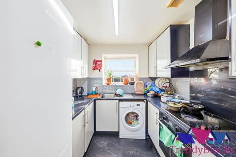 2 bedroom flat for sale, Queensberry Place, London E12