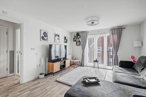 2 bedroom flat for sale, Peters Village, Rochester ME1