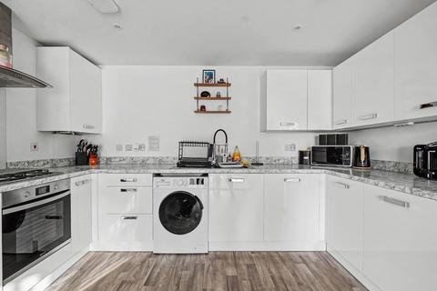 2 bedroom flat for sale, Peters Village, Rochester ME1