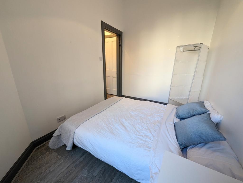 Second bedroom 2