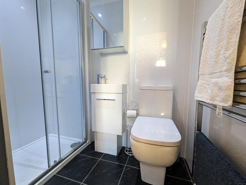 Shower room 2
