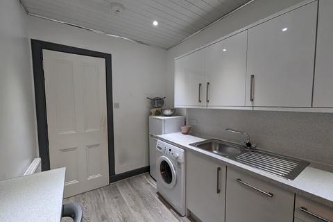 2 bedroom flat to rent, Newhaven Road, Bonnington EH6