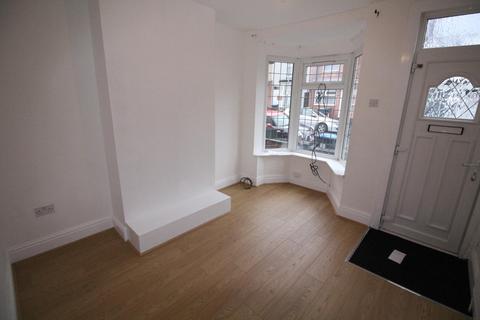 3 bedroom terraced house to rent, SANDOWN ROAD