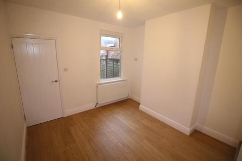 3 bedroom terraced house to rent, SANDOWN ROAD