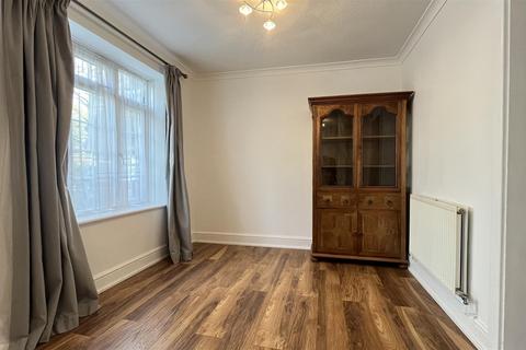 undefined, High Street, Sutton SM3
