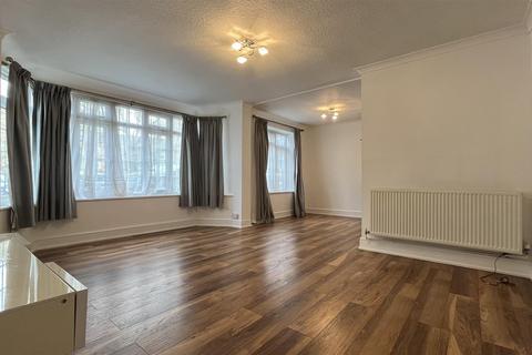 2 bedroom apartment to rent, High Street, Sutton SM3
