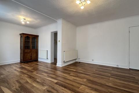 2 bedroom apartment to rent, High Street, Sutton SM3