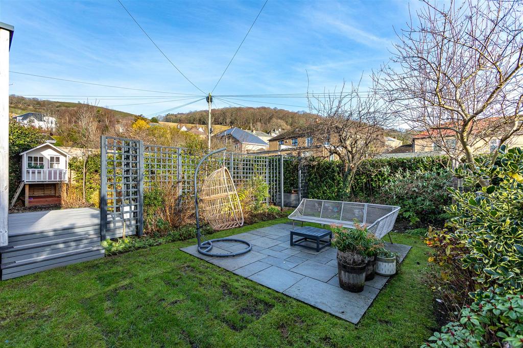 15 Langhaugh Gardens Outsides 18.JPG