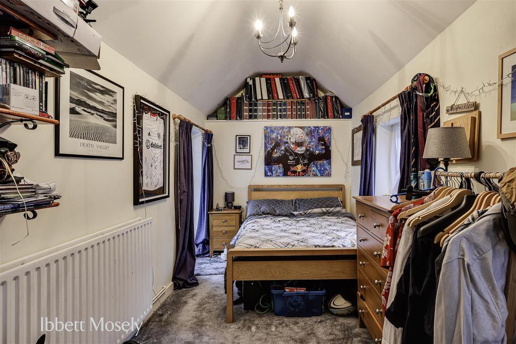 16 Guest bedroom.jpg
