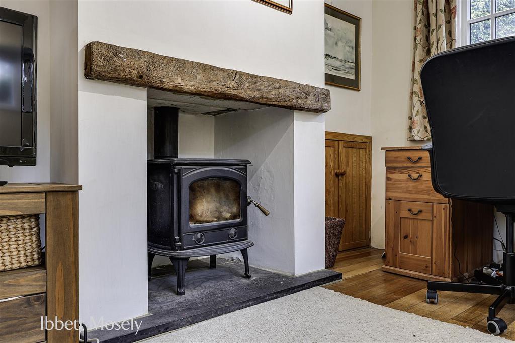 11 Log burner.jpg