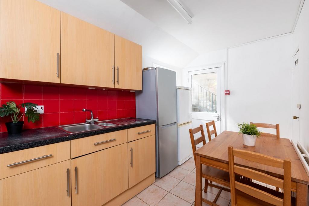 Lower Maisonette, 4 Lime Grove-9.jpg