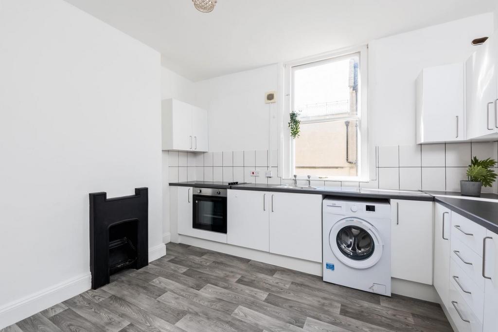 Upper Maisonette, 4 Lime Grove-3.jpg
