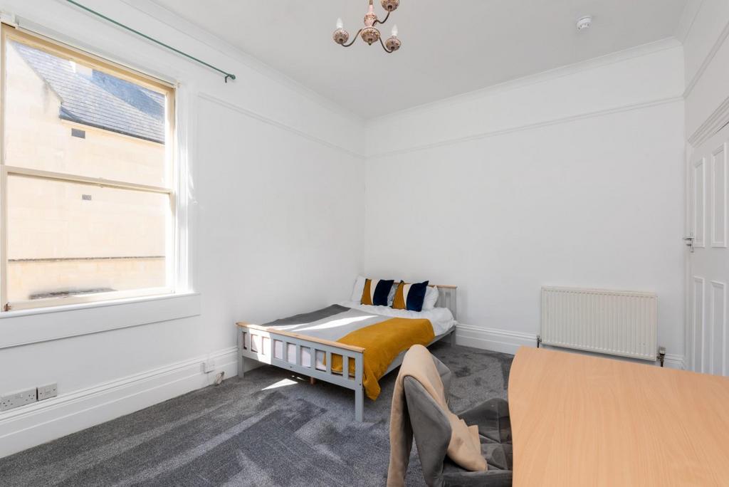 Upper Maisonette, 4 Lime Grove-4.jpg