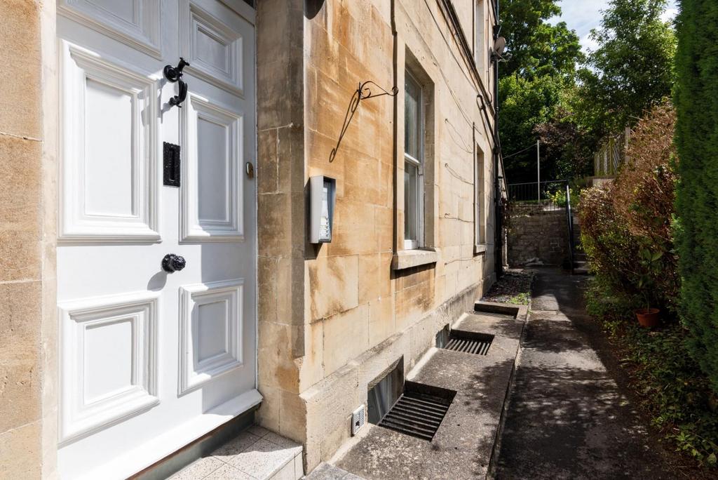 Upper Maisonette, 4 Lime Grove-22.jpg