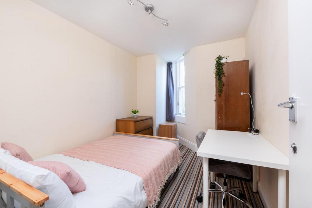 Lower Maisonette, 4 Lime Grove-1.jpg