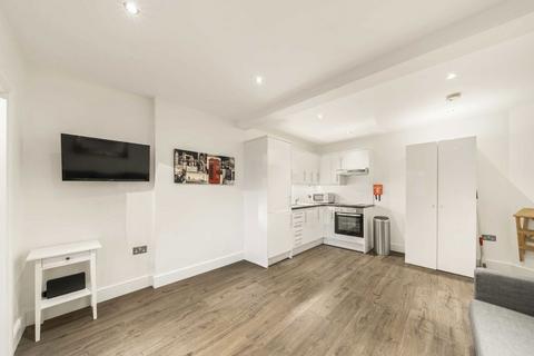 1 bedroom flat to rent, Bowmans Mews, London N7