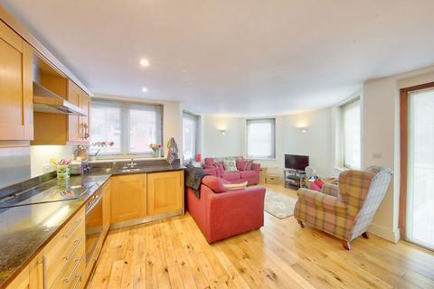 undefined, Hampton Road, Hampton TW12