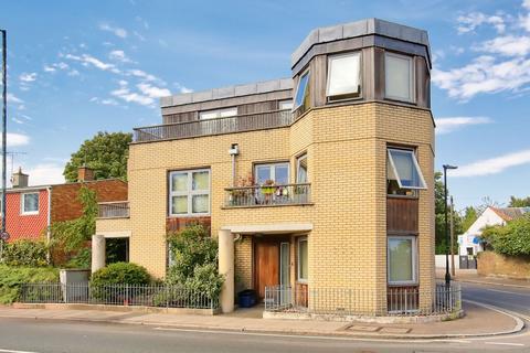1 bedroom flat to rent, Hampton Road, Hampton TW12