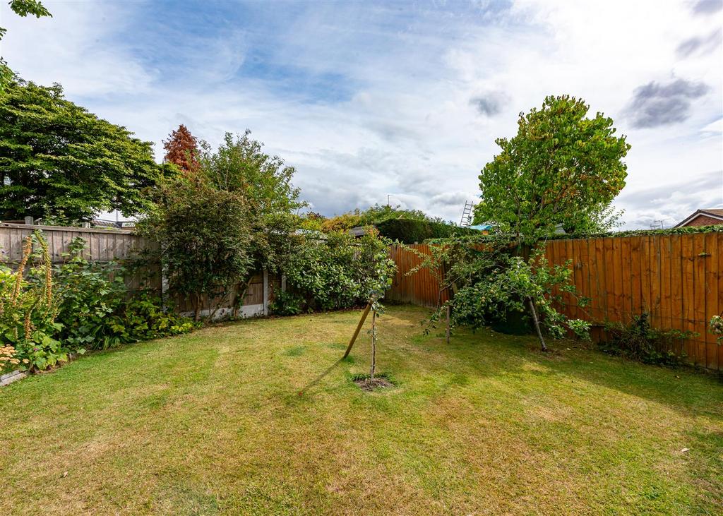 Heatherglades-garden4.jpg