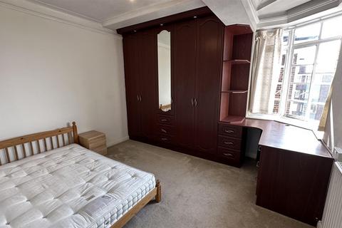 1 bedroom flat for sale, St Johns Court Finchley Road, NW3