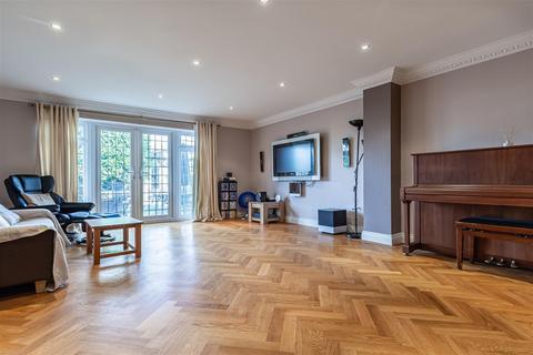 undefined, High View Close, Loughton