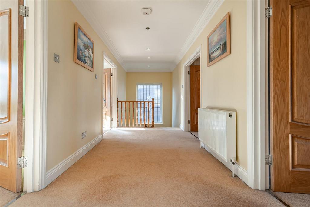 Highview Close (13).jpg