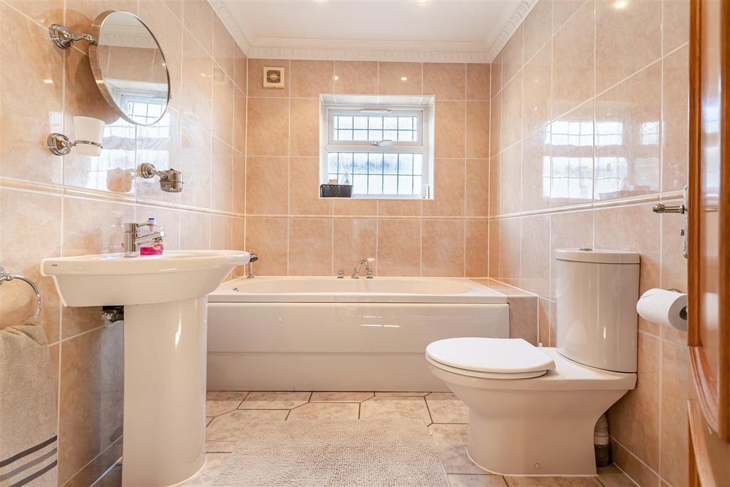 Highview Close (27).jpg