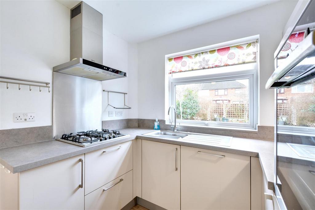 Kitchen 2.jpeg
