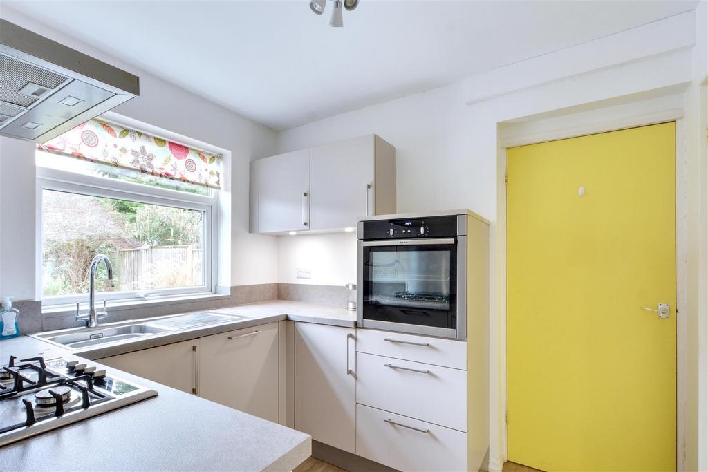 Kitchen 1.jpeg