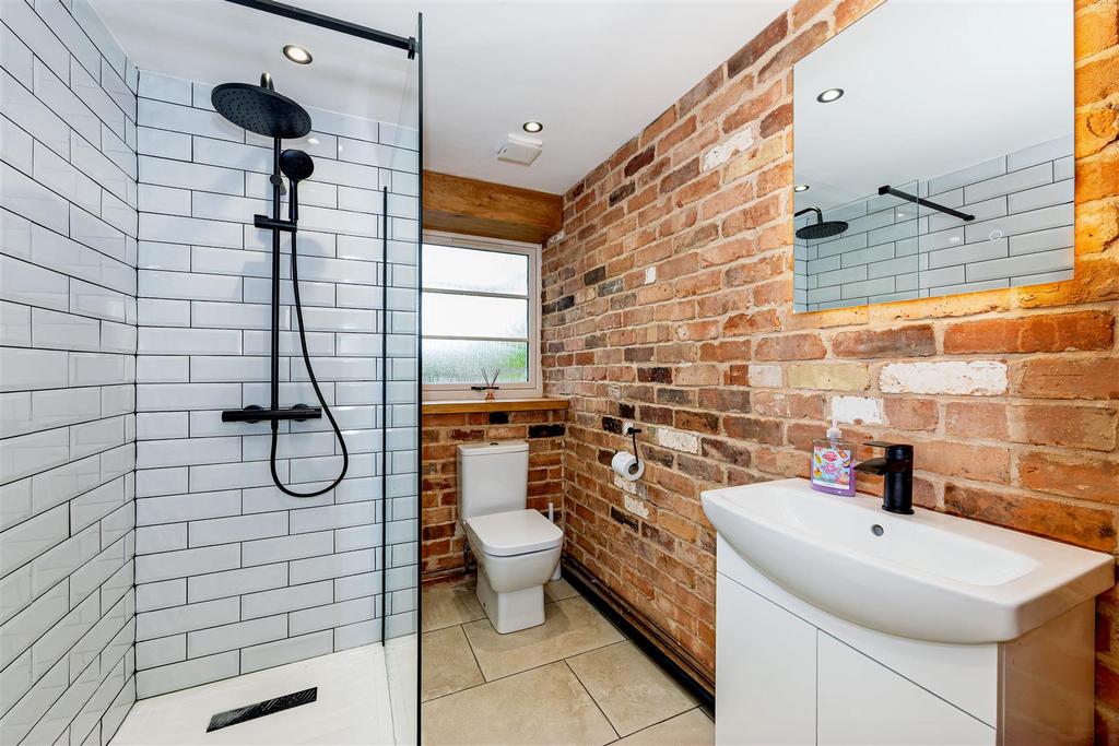 Shower room guest toilet STPP3700-20260124-Dx O Dee