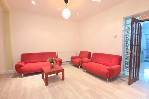 4 bedroom terraced house to rent, Higham Hill Road, London, E17