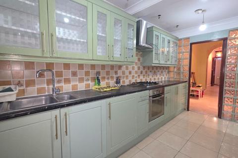 4 bedroom terraced house to rent, Higham Hill Road, London, E17