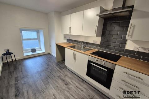 2 bedroom flat to rent, 15a Charles Street, Milford Haven, Pembrokeshire. SA73 2AA
