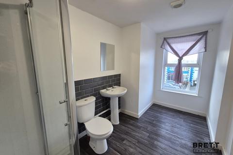 2 bedroom flat to rent, 15a Charles Street, Milford Haven, Pembrokeshire. SA73 2AA