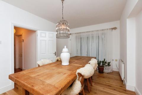 undefined, Shaftesbury Road, Woking, GU24