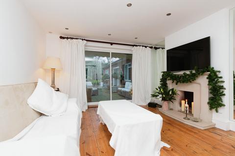 undefined, Shaftesbury Road, Woking, GU24