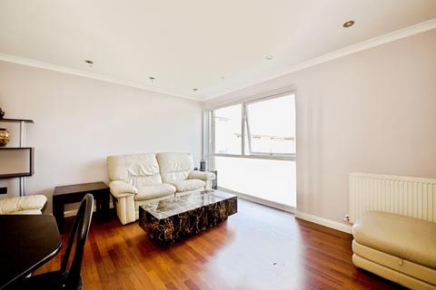 2 bedroom flat for sale, Mintern Close, London, N13