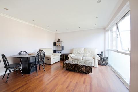 2 bedroom flat for sale, Mintern Close, London, N13
