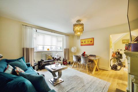 1 bedroom ground floor maisonette for sale, Crawford Gardens, London, N13