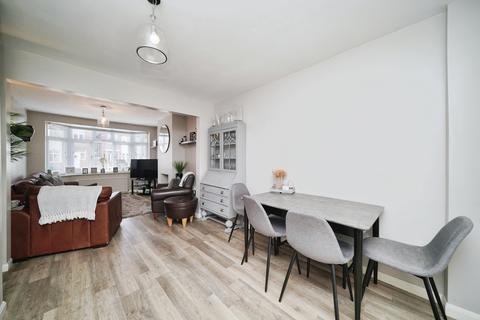 3 bedroom semi-detached house for sale, Cottimore Avenue, Walton-on-Thames, KT12