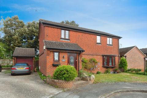 Gleneagles Drive, Farnborough, GU14