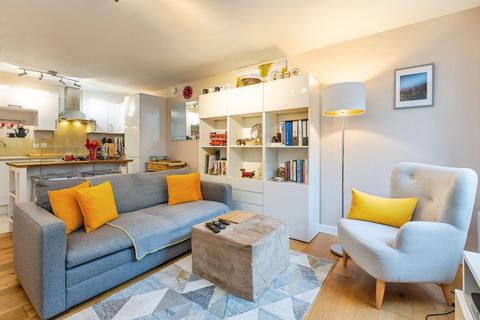 2 bedroom flat for sale, Carronade Court, Islington, N7